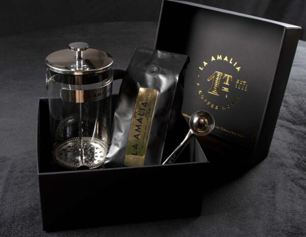 Give the perfect gift: a French press, specialty coffee and a spoon that doubles up as a clip!